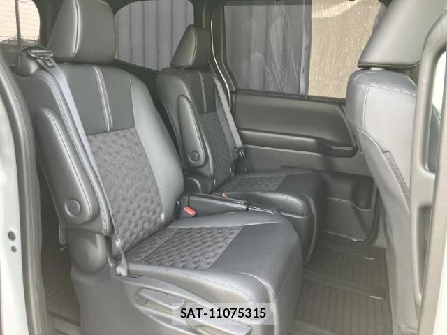 Toyota VOXY 2025-11 8330490-4
