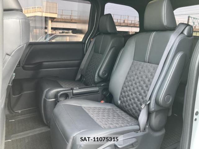 Toyota VOXY 2025-11 8330490-6