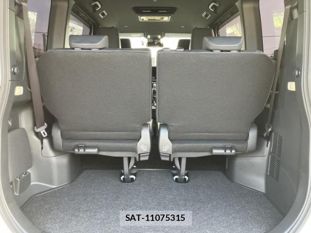 Toyota VOXY 2025-11 8330490-7