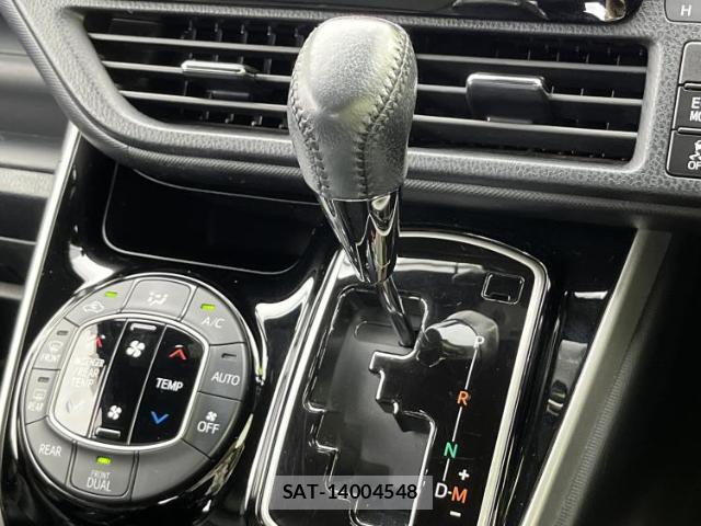 Toyota VOXY 2019-10 8330524-17