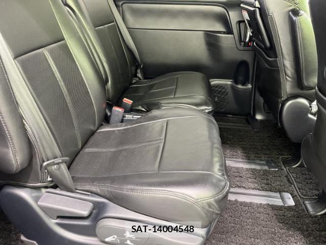 Toyota VOXY 2019-10 8330524-4