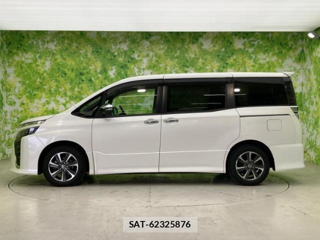 Toyota VOXY 2021-05 8330563-1