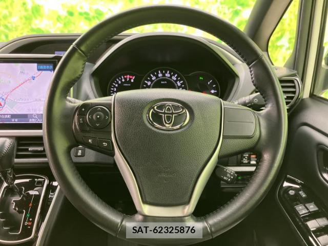 Toyota VOXY 2021-05 8330563-14