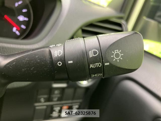 Toyota VOXY 2021-05 8330563-15
