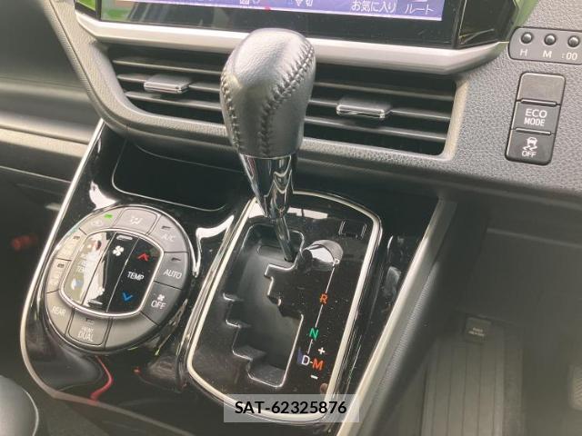 Toyota VOXY 2021-05 8330563-17