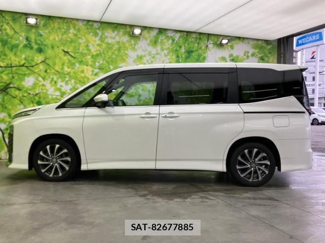 Toyota VOXY 2023-06 8330631-1