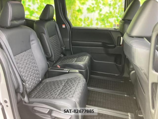 Toyota VOXY 2023-06 8330631-4