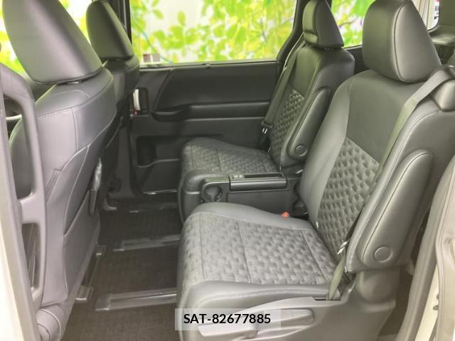 Toyota VOXY 2023-06 8330631-7