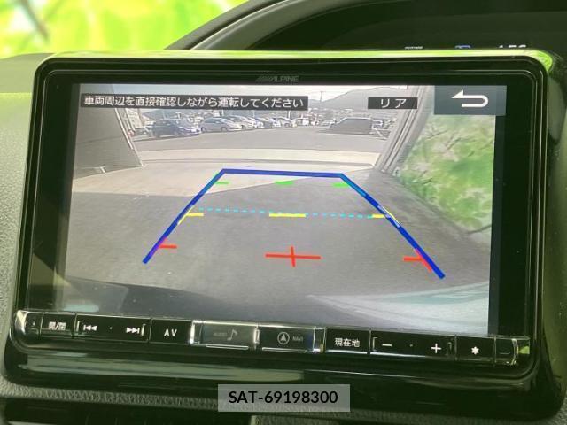 Toyota VOXY 2018-03 8330660-12