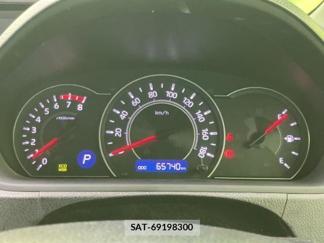 Toyota VOXY 2018-03 8330660-13