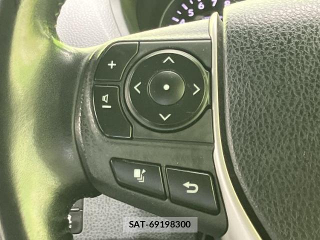 Toyota VOXY 2018-03 8330660-14