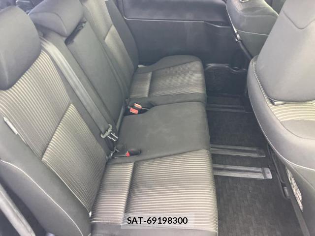 Toyota VOXY 2018-03 8330660-4