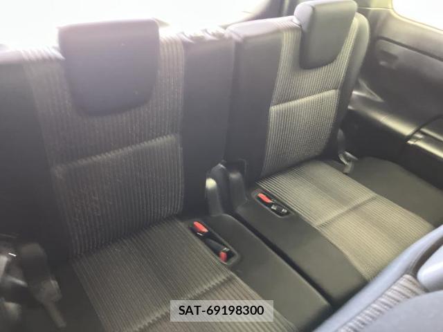 Toyota VOXY 2018-03 8330660-5