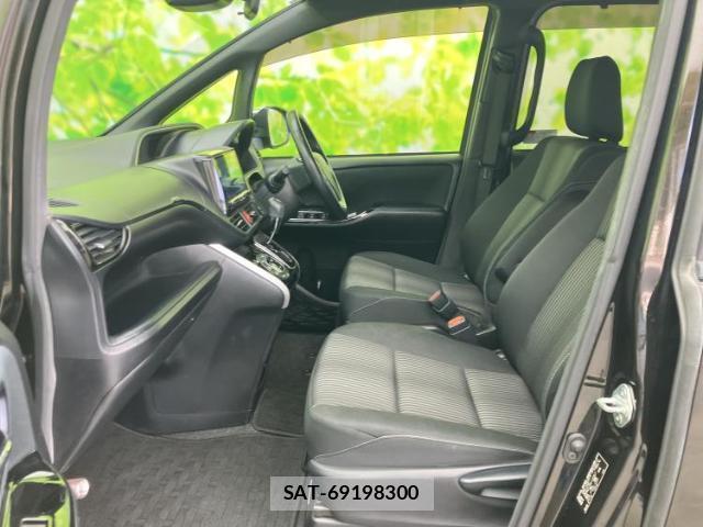 Toyota VOXY 2018-03 8330660-6