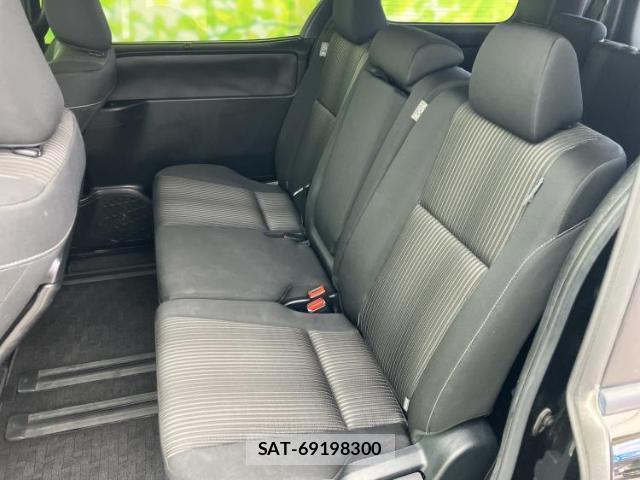 Toyota VOXY 2018-03 8330660-7