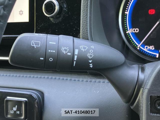 Toyota VOXY 2024-10 8330663-17