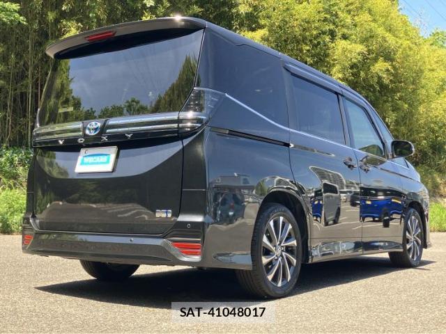 Toyota VOXY 2024-10 8330663-2