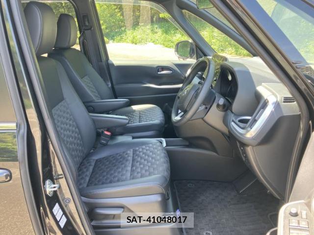 Toyota VOXY 2024-10 8330663-3
