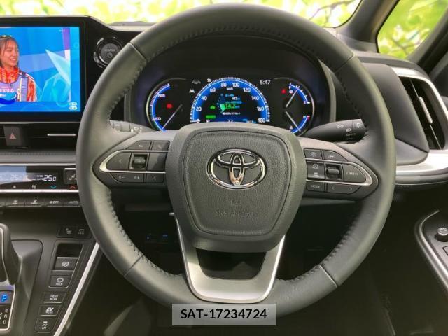 Toyota VOXY 2025-04 8330668-14