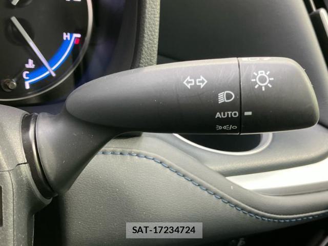 Toyota VOXY 2025-04 8330668-15