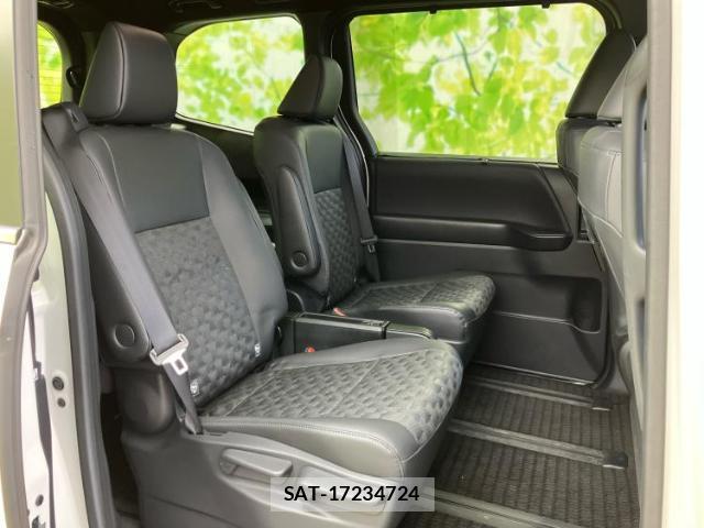 Toyota VOXY 2025-04 8330668-4