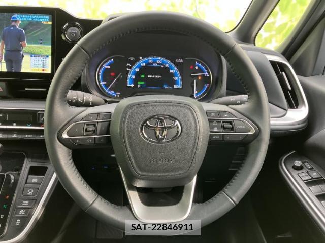 Toyota VOXY 2024-10 8330669-15