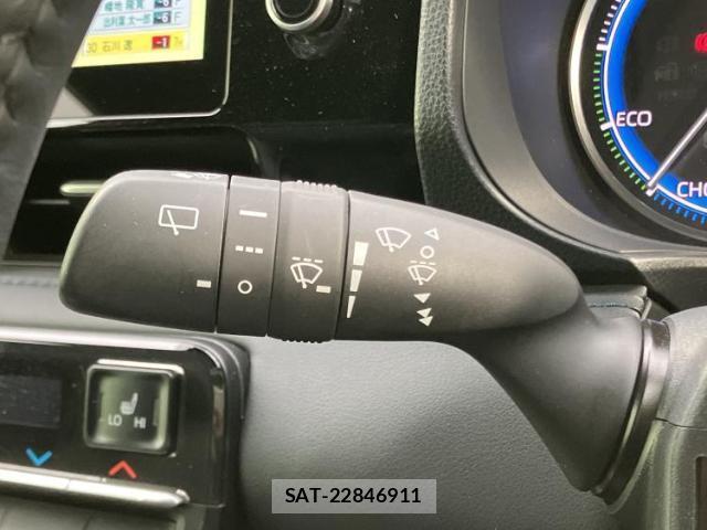 Toyota VOXY 2024-10 8330669-17