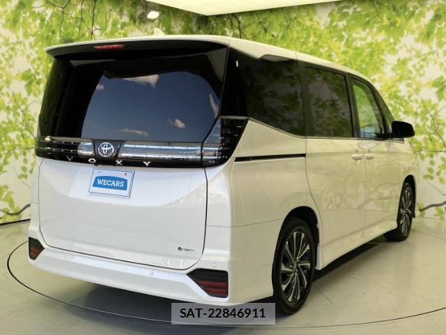Toyota VOXY 2024-10 8330669-2
