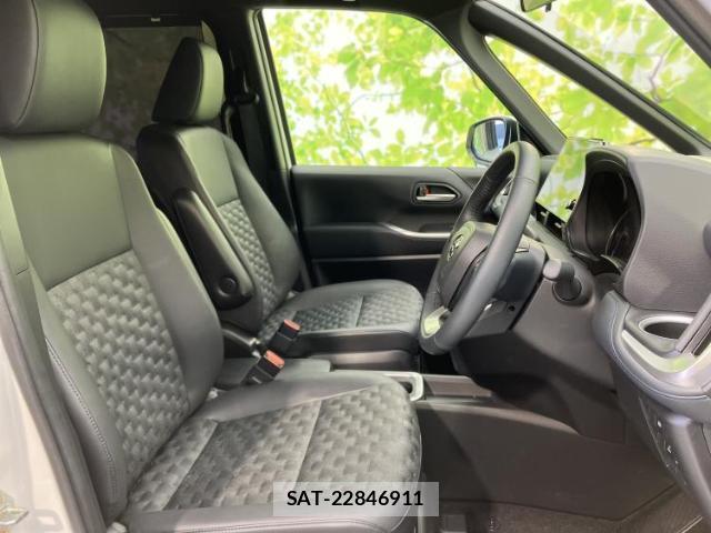 Toyota VOXY 2024-10 8330669-3