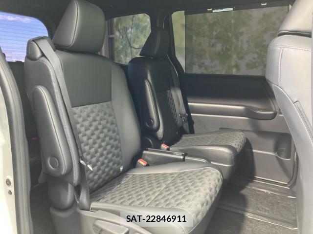 Toyota VOXY 2024-10 8330669-4
