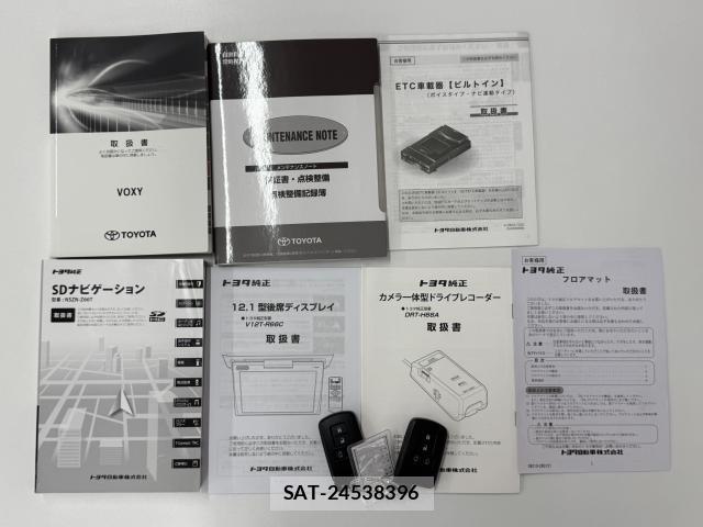Toyota VOXY 2018-07 8330673-19