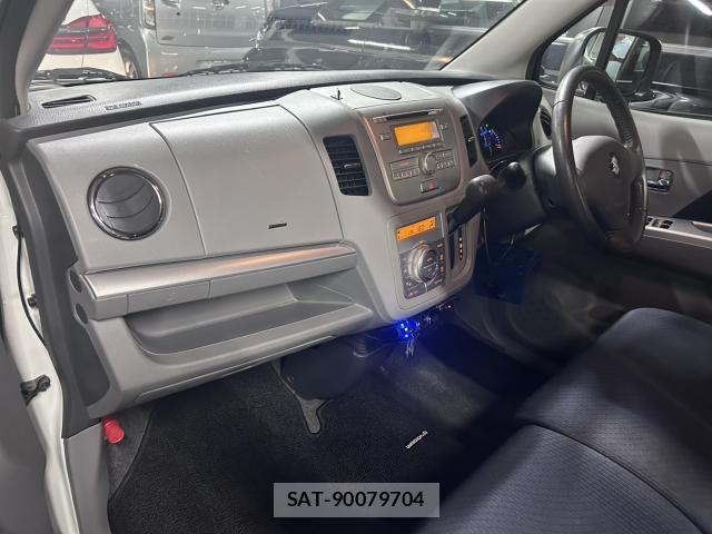 Suzuki WAGON R 2011-10 8330144-8