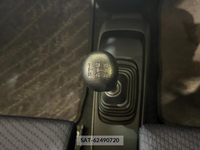 Suzuki WAGON R 2012-01 8330196-2