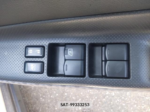 Nissan Wingroad 2015-07 8328190-13