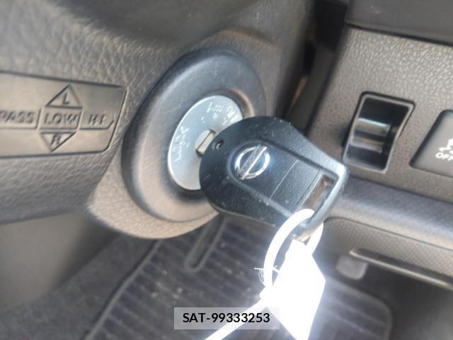 Nissan Wingroad 2015-07 8328190-14
