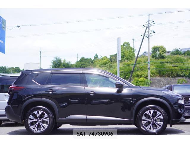 Nissan X-TRAIL 2023-08 8327776-3