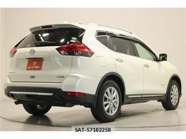 Nissan X-TRAIL 2018-03 8327934-12