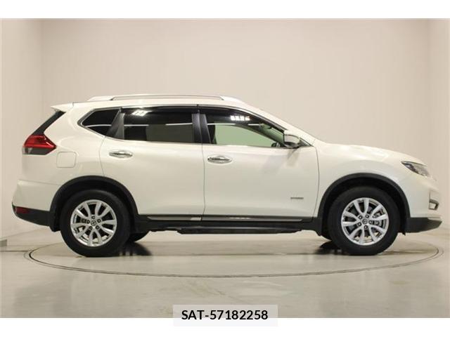 Nissan X-TRAIL 2018-03 8327934-13