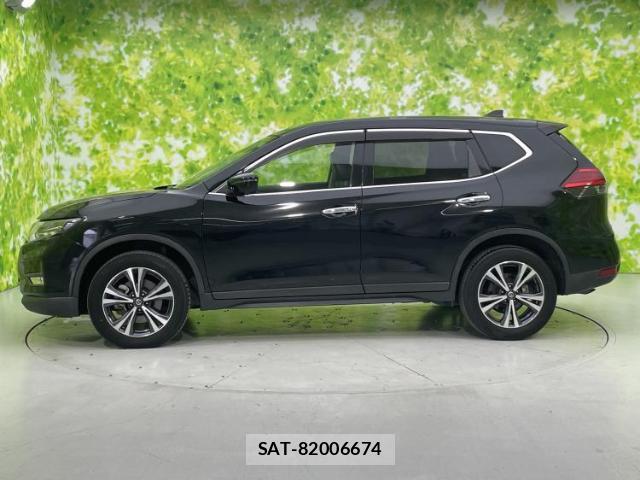 Nissan X-TRAIL 2018-03 8329604-1