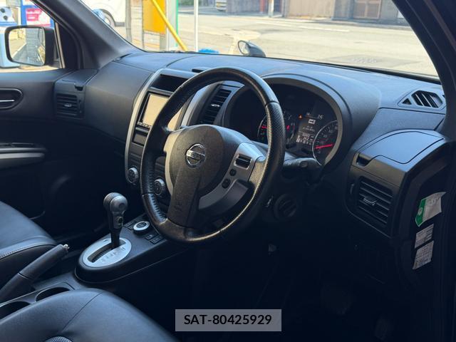 Nissan X-TRAIL 2013-02 8329981-5