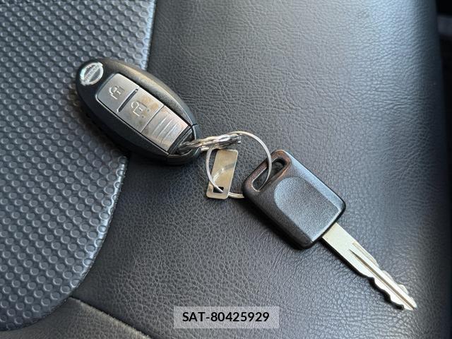 Nissan X-TRAIL 2013-02 8329981-7