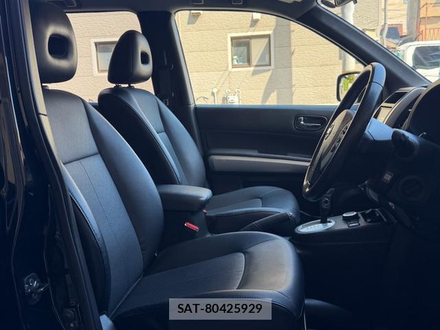 Nissan X-TRAIL 2013-02 8329981-9