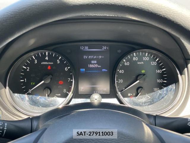 Nissan X-TRAIL 2017-08 8330664-13