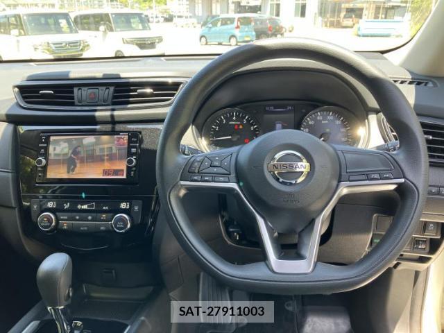 Nissan X-TRAIL 2017-08 8330664-14