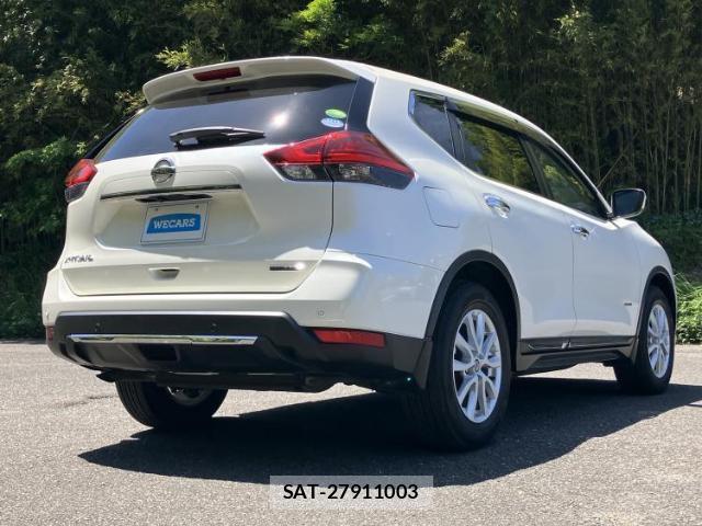Nissan X-TRAIL 2017-08 8330664-2