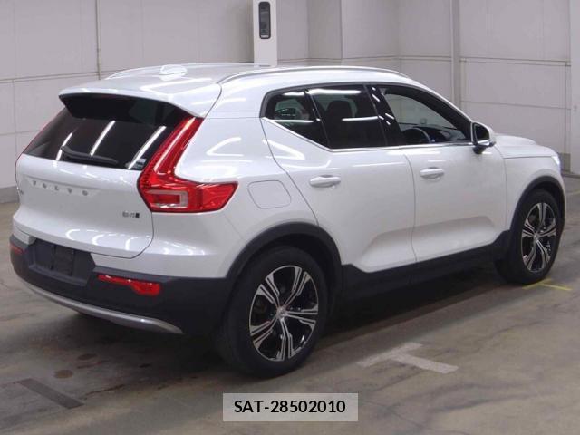Volvo XC40 2021-07 8330092-1