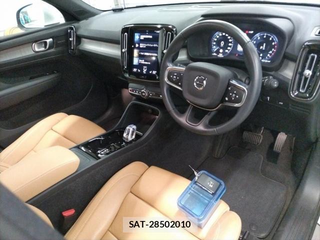 Volvo XC40 2021-07 8330092-2