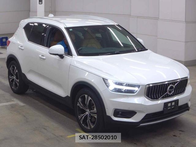 Volvo XC40 2021-07 8330092-3