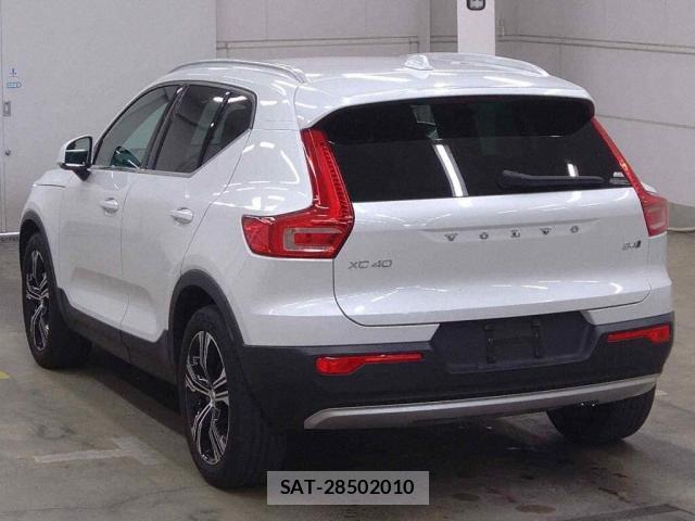 Volvo XC40 2021-07 8330092-4