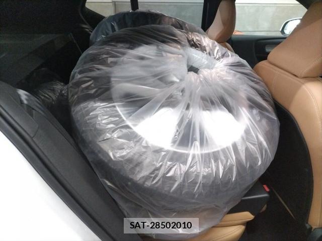 Volvo XC40 2021-07 8330092-5